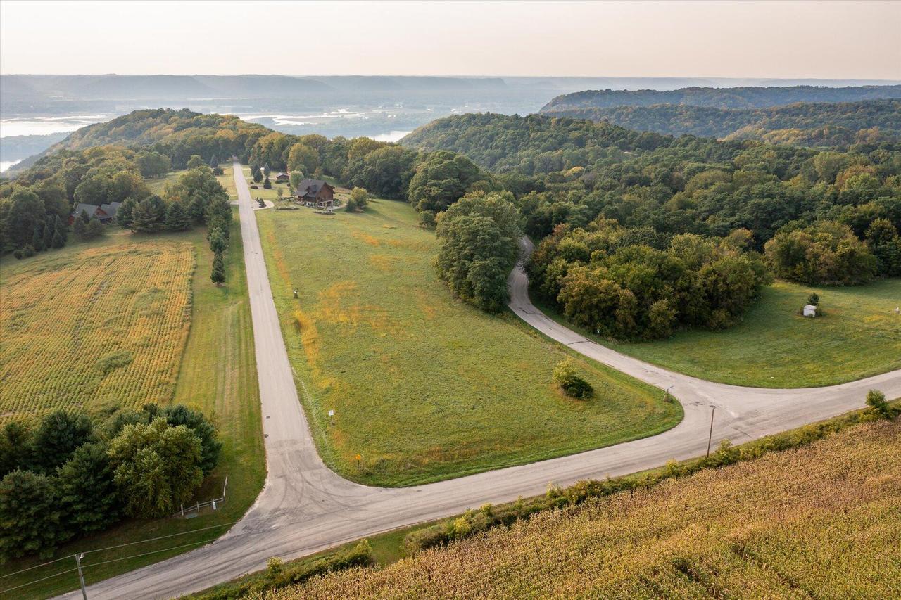 Desoto Bluffs Dr, Freeman, WI 54624
