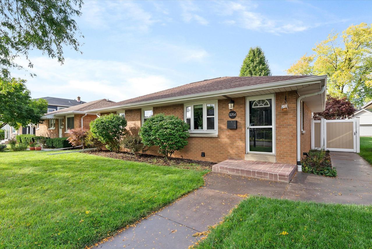 3254 E Whittaker Ave, Cudahy, WI 53110