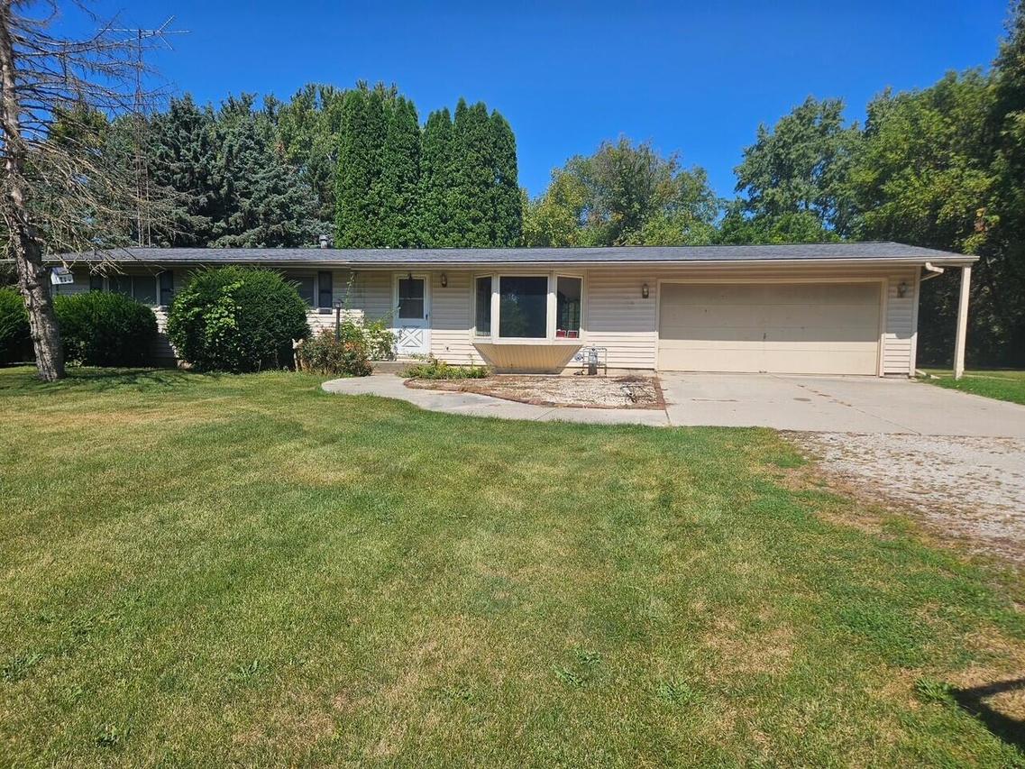 16422 82nd St, Bristol, WI 53104