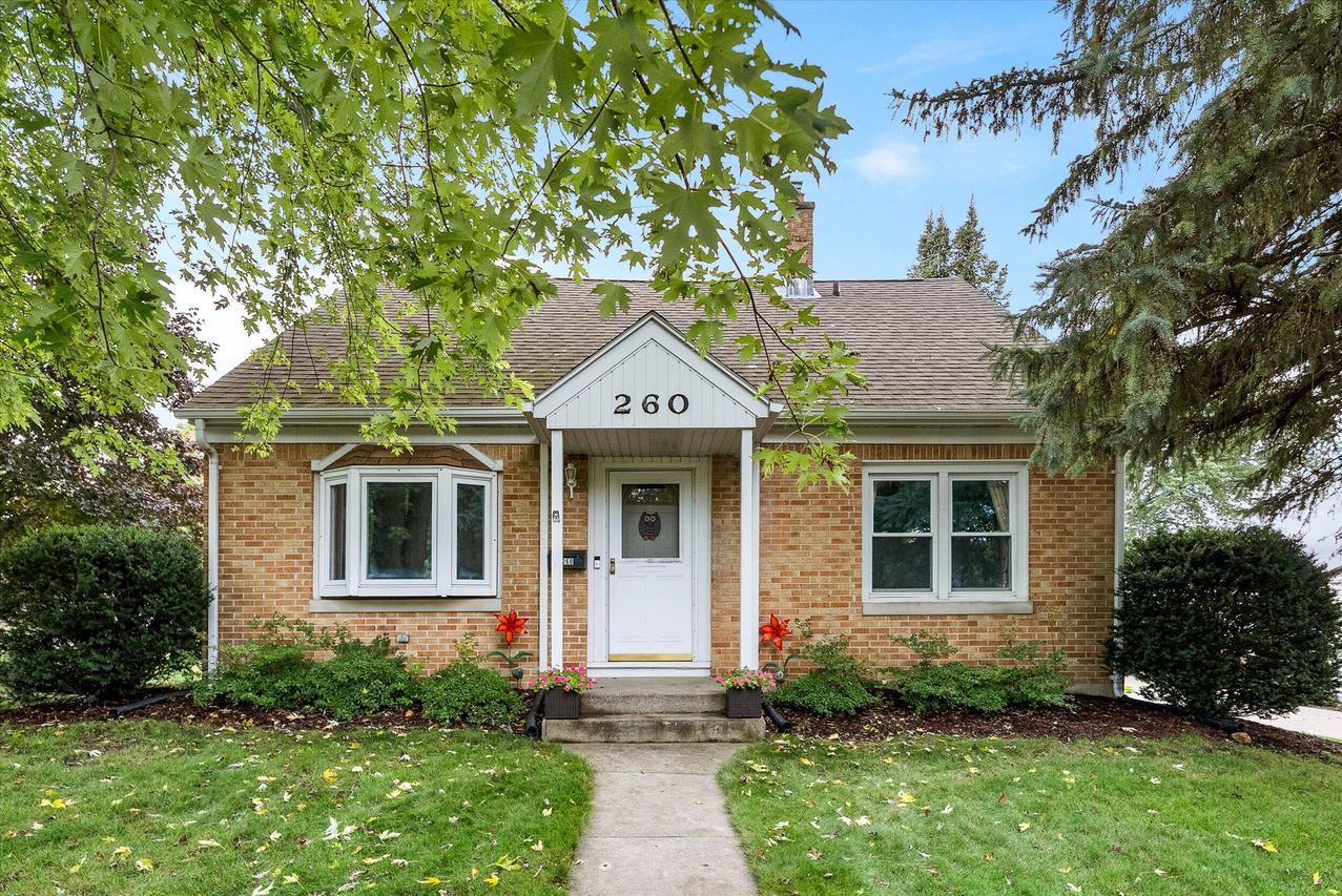 260 S Silverbrook Dr, West Bend, WI 53095
