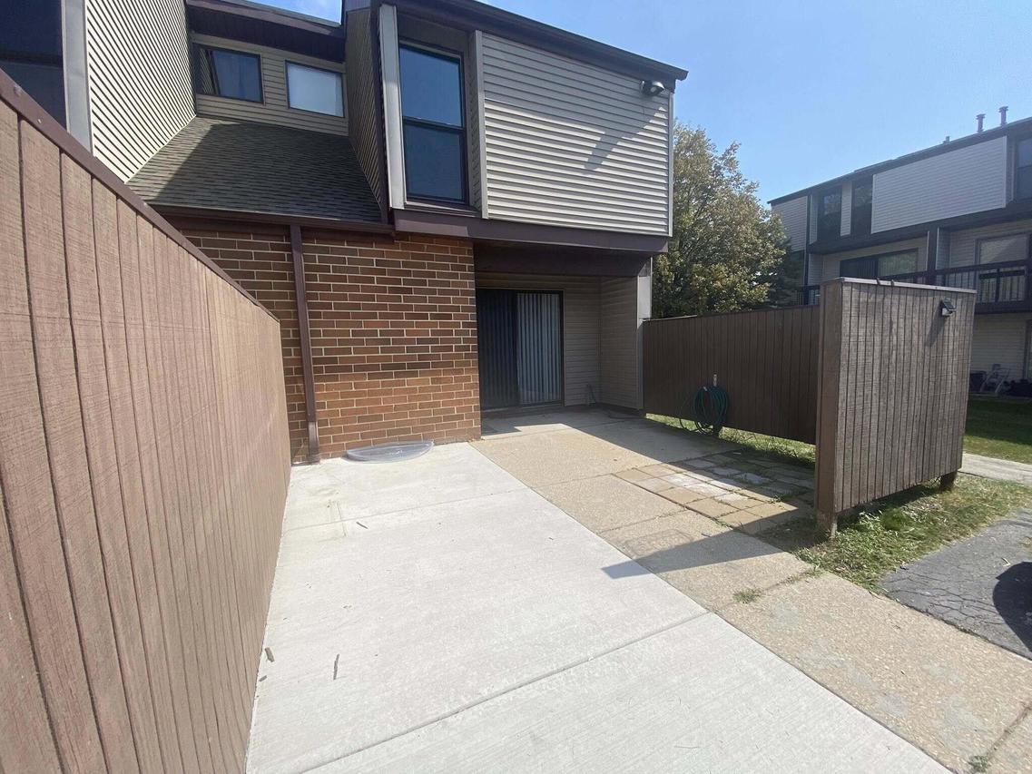 1611 W Edgerton Ave #T, Milwaukee, WI 53221