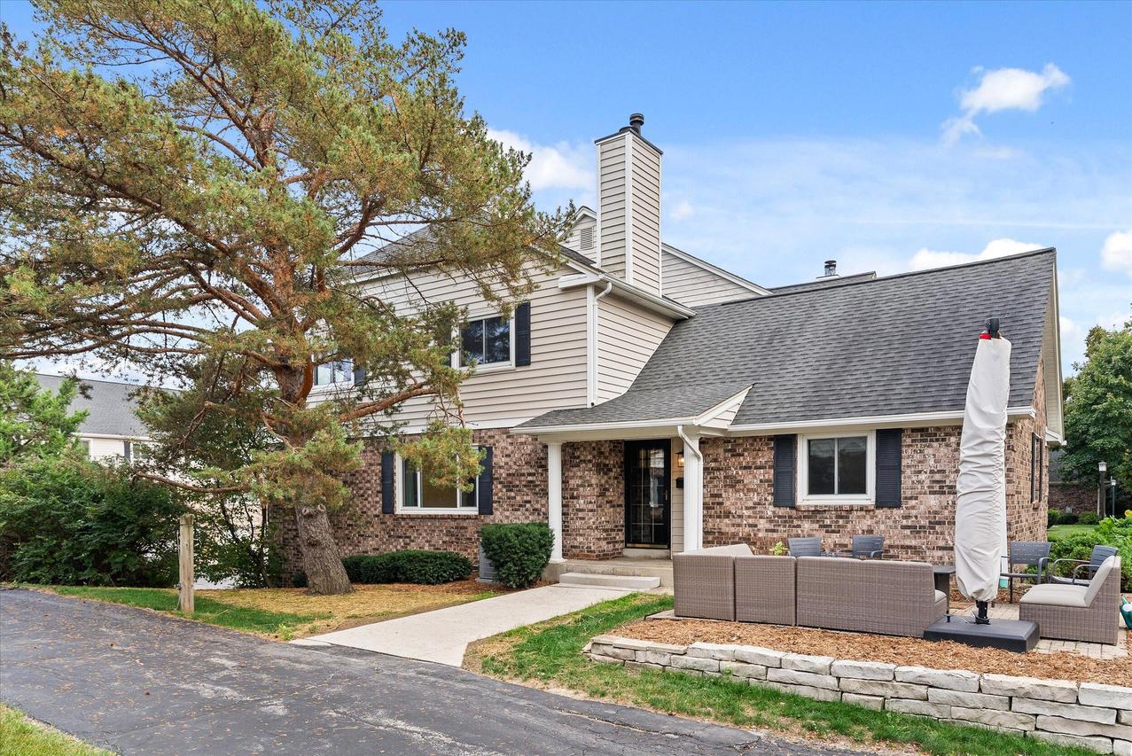 1118 N Pilgrim Pkwy, Elm Grove, WI 53122
