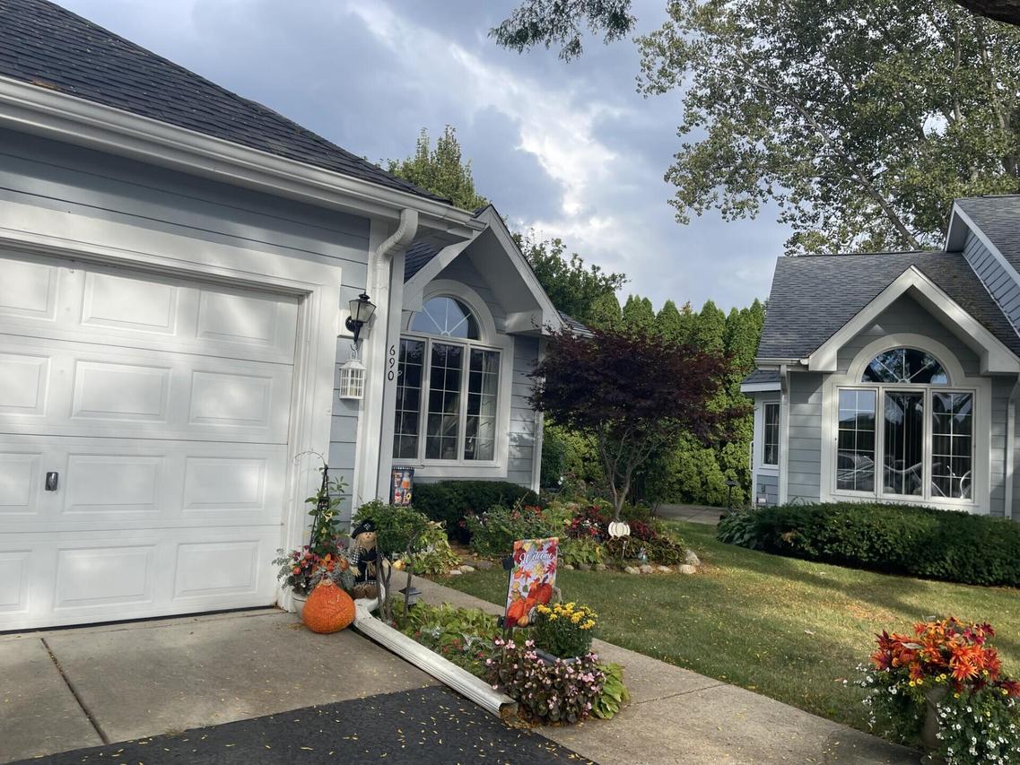 690 Lincoln Dr, Twin Lakes, WI 53181