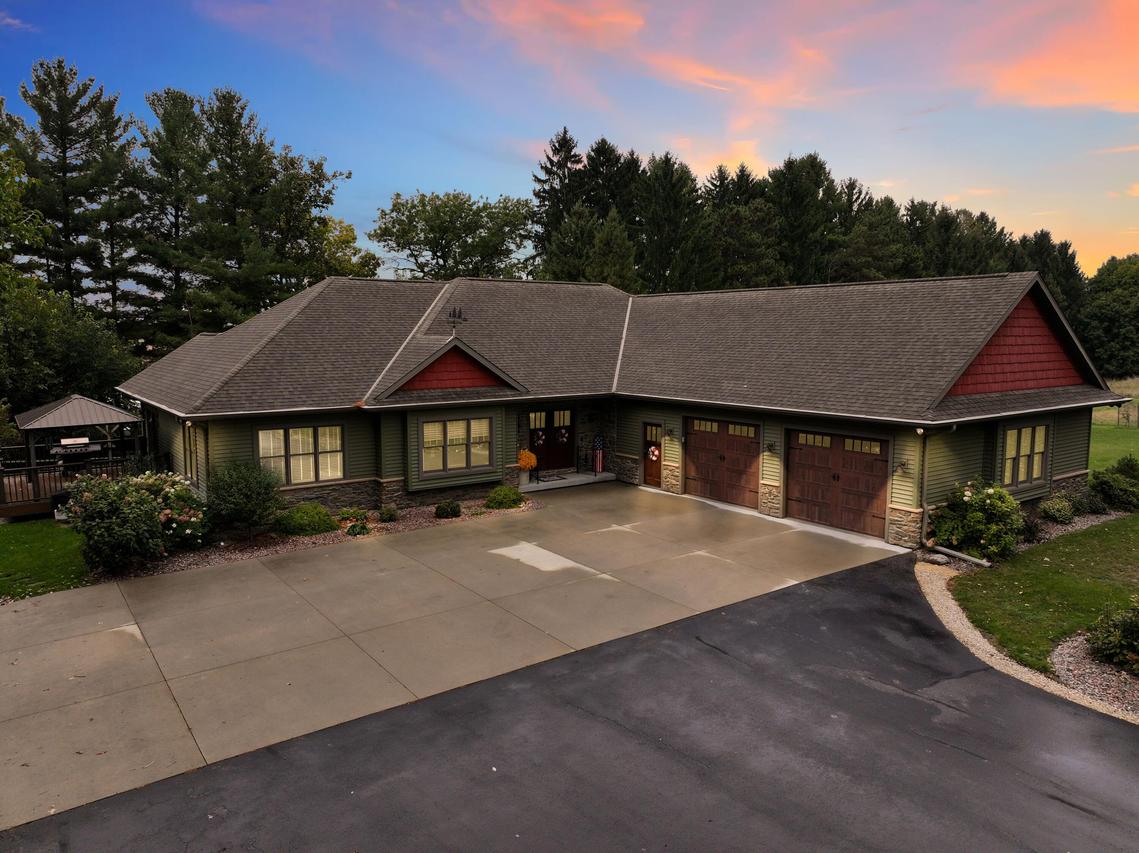 N4557 Lakeview Rd, Hustisford, WI 53034