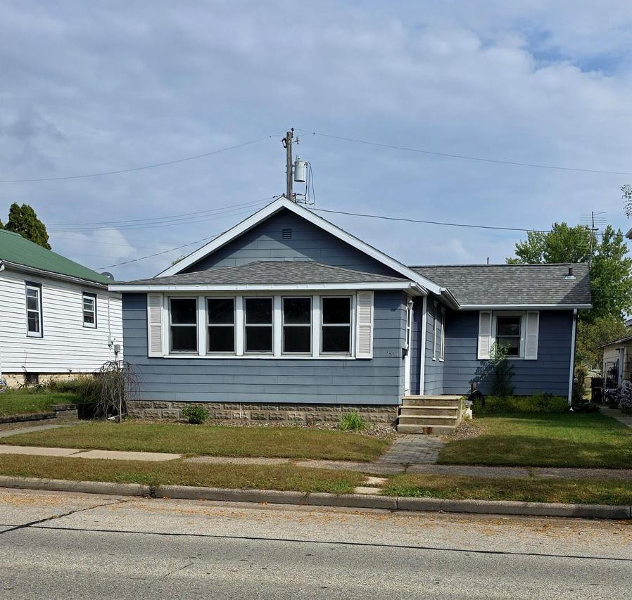 2511 S 16th St, La Crosse, WI 54601
