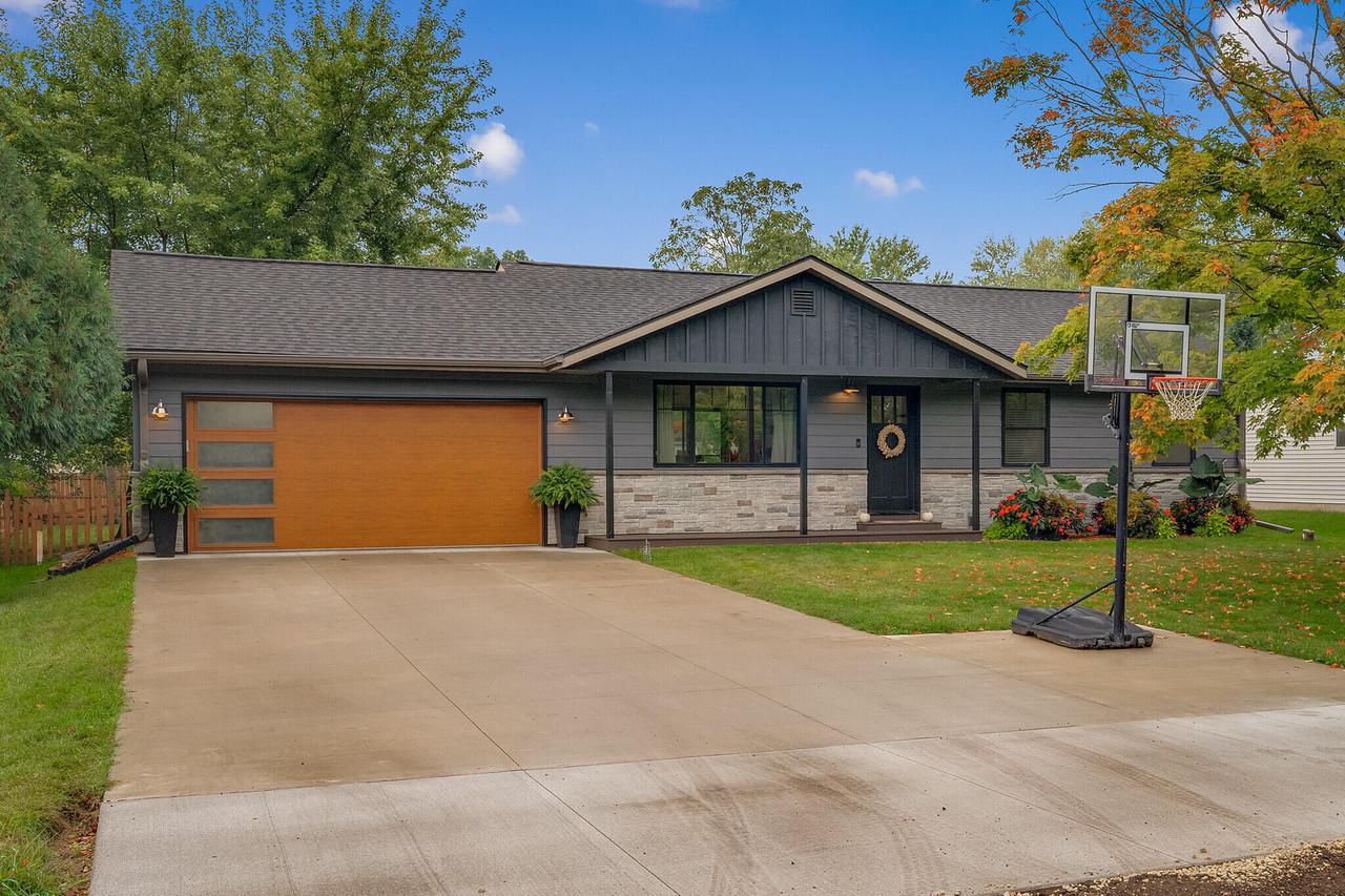 W8219 Oepka St, Holland, WI 54636