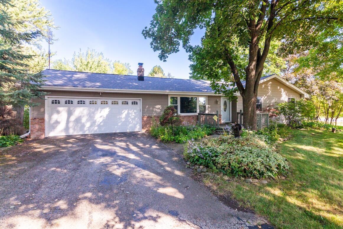 W106 Belleview Ave, Ixonia, WI 53066