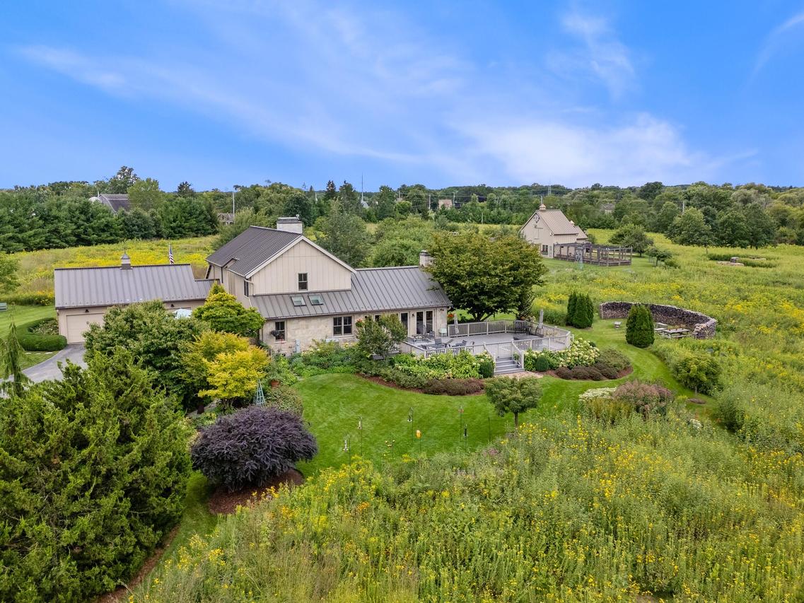3200 W Bonniwell Rd, Mequon, WI 53097