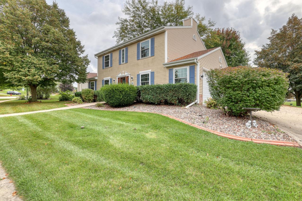 N166W21171 Glencoe Ln, Jackson, WI 53037