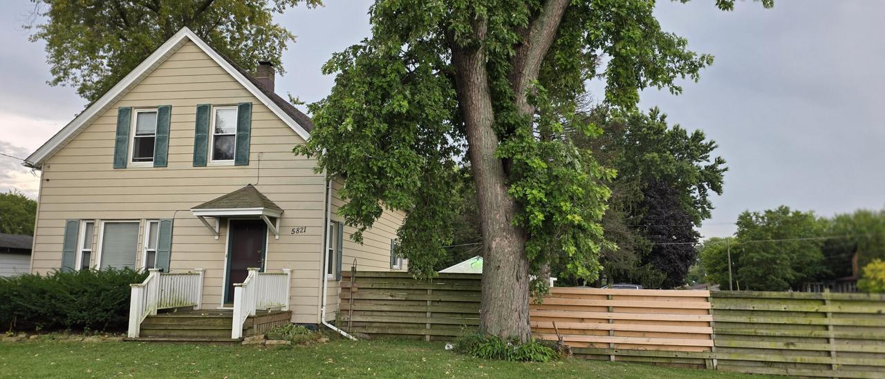 5821 60 St, Kenosha, WI 53144