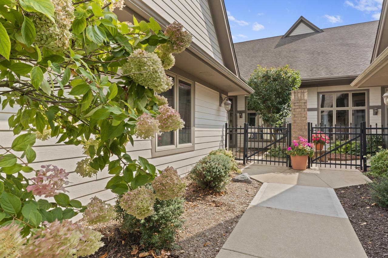 7513 W Tuckaway Pines, Franklin, WI 53132