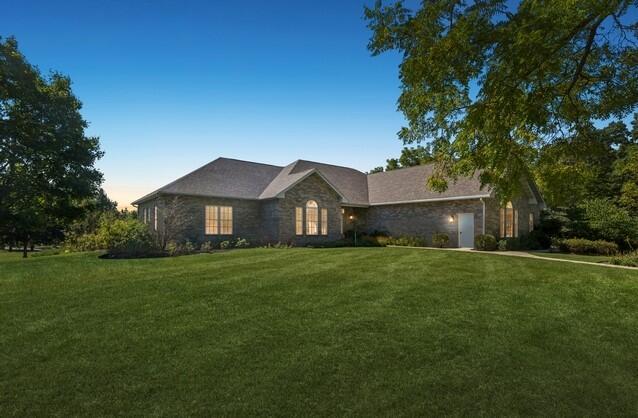 920 S Teut Rd, Burlington, WI 53105