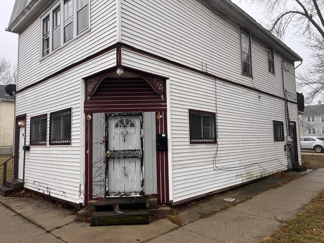 2477 N 6th St, Milwaukee, WI 53212