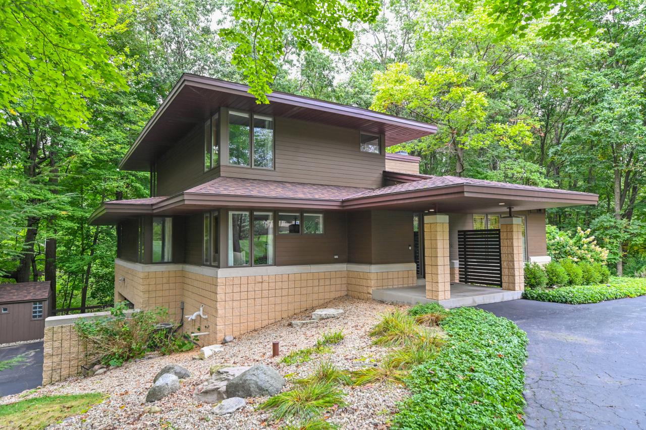 4678 Sonseeahray Dr, Richfield, WI 53033