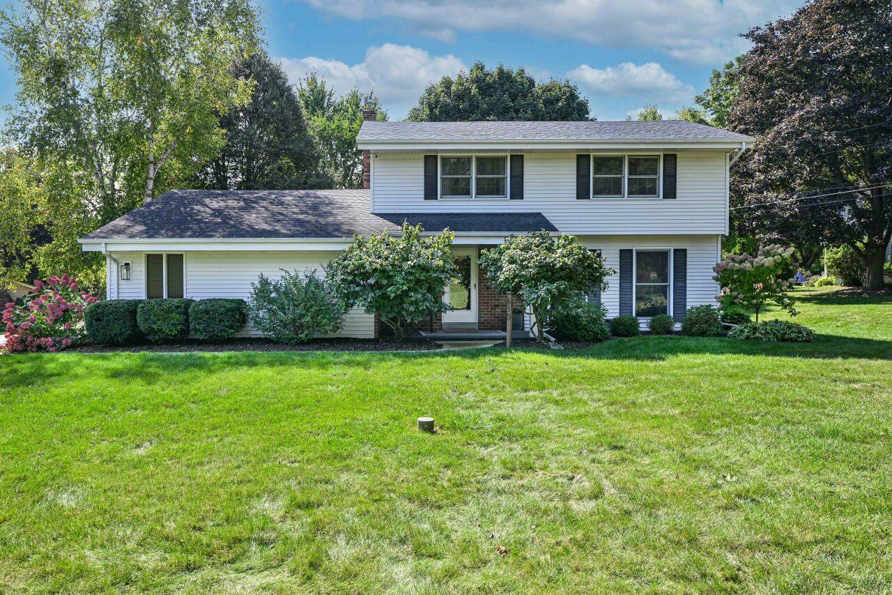 610 Glendon Way, Waukesha, WI 53188