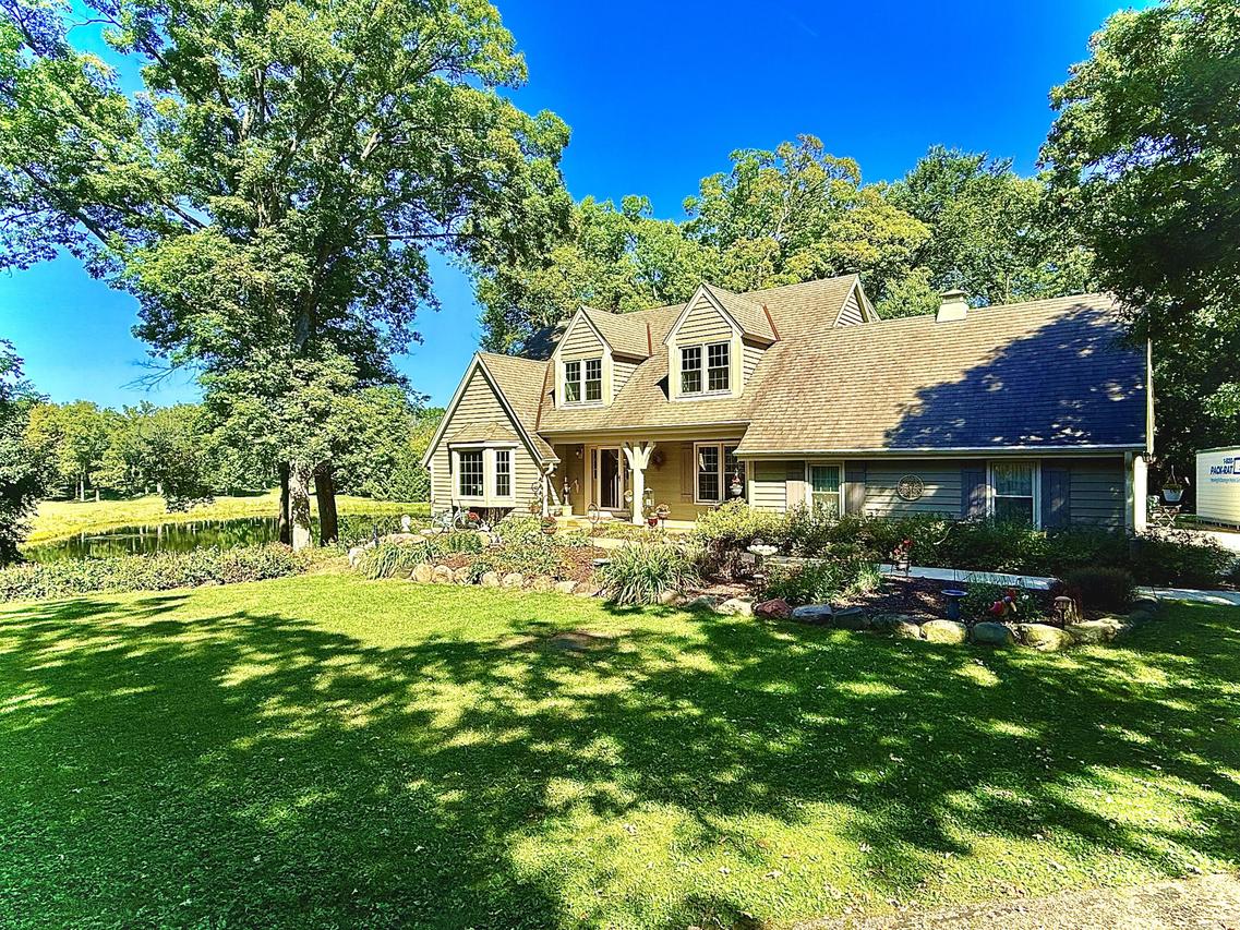 1010 S Wayfare Trl, Summit, WI 53066
