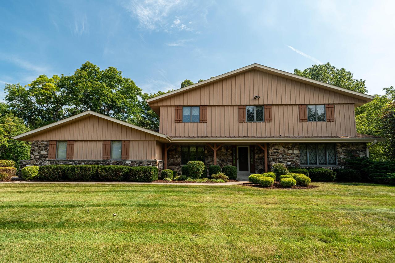 W316S838 Hidden Hollow, Delafield, WI 53018