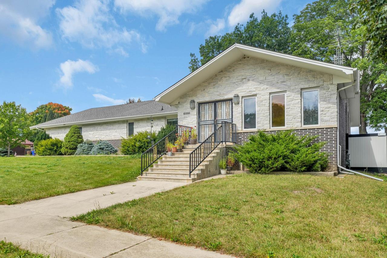 4820 71st St, Kenosha, WI 53142