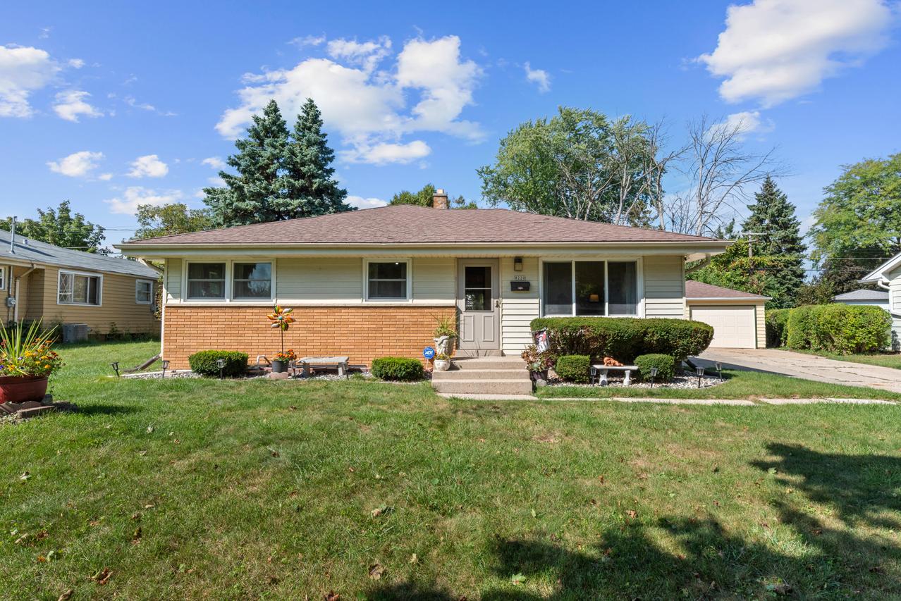 8220 W Lynmar Ter, Milwaukee, WI 53222