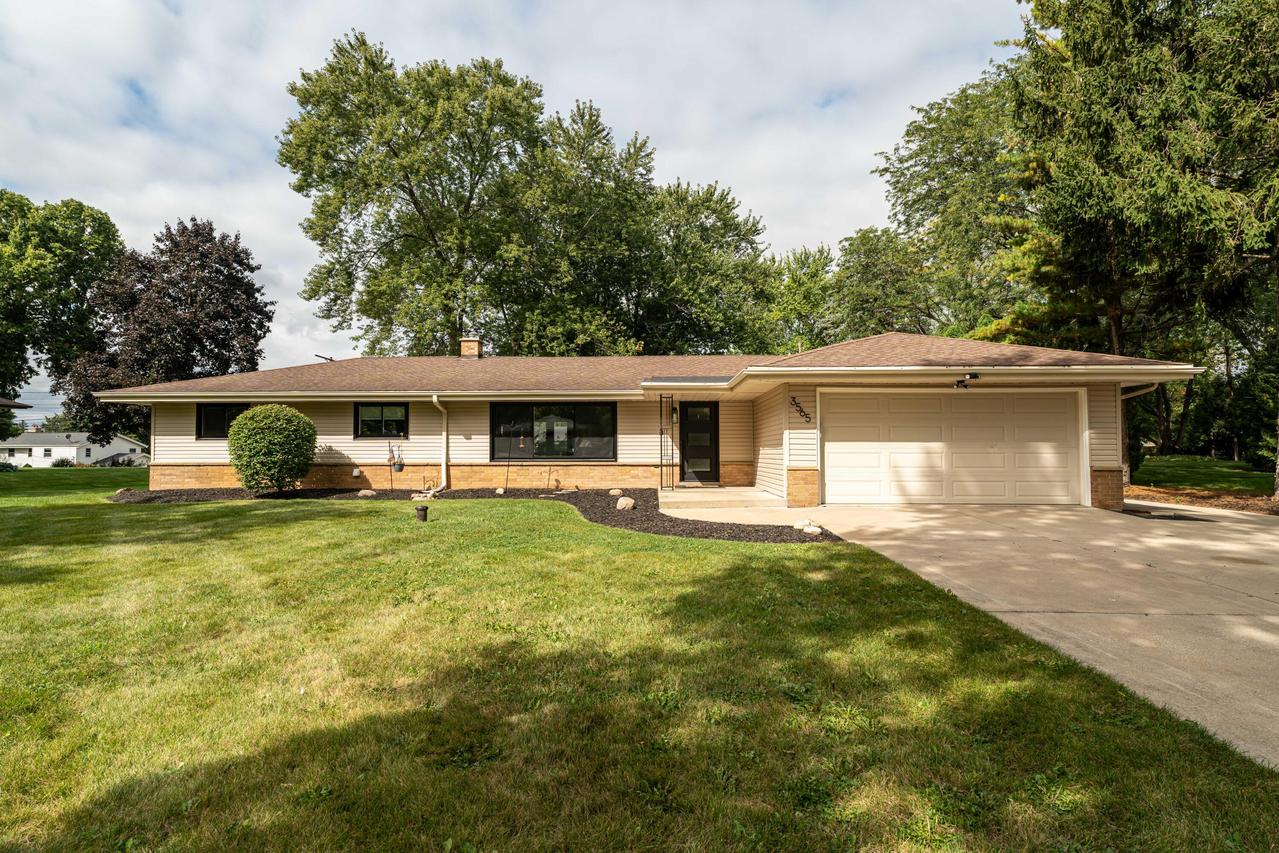 3565 Sunny Crest Dr, Brookfield, WI 53005
