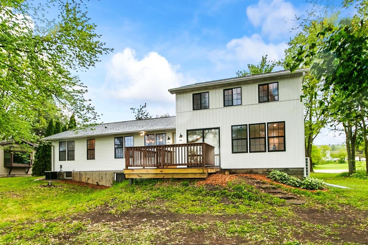 N3972 N Vista Rd, Sullivan, WI 53178
