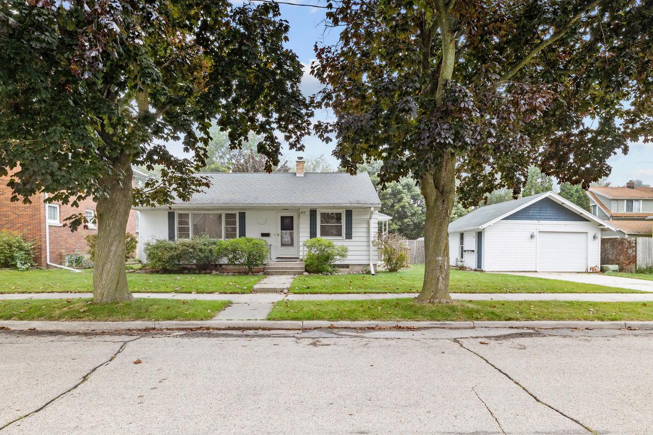 816 Logan Ave, Sheboygan, WI 53083