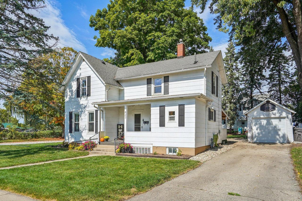 423 W Linden Dr, Jefferson, WI 53549