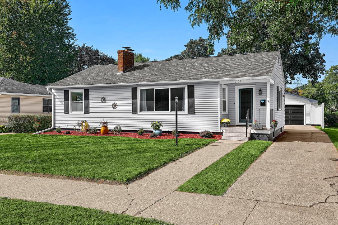 2108 Sunrise Dr, La Crosse, WI 54601