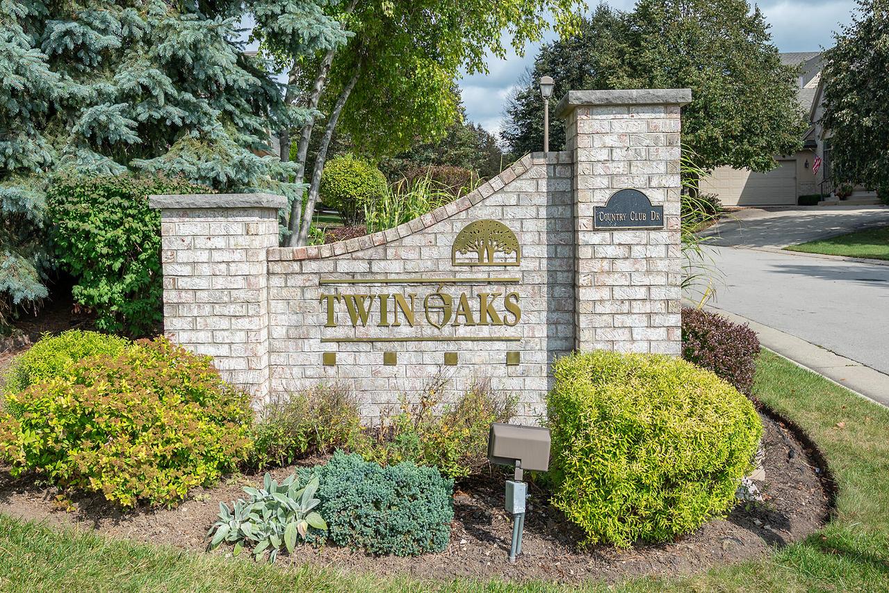 8629 S Country Club, Franklin, WI 53132