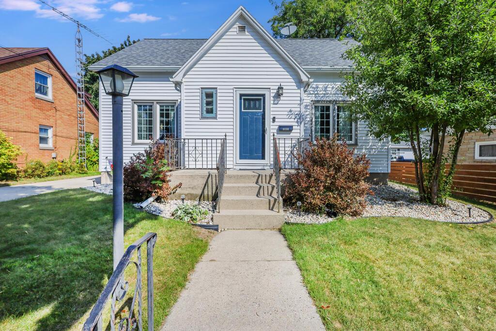 1510 Philippen St, Manitowoc, WI 54220
