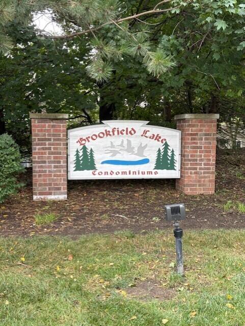 18600 Brookfield Lake #53, Brookfield, WI 53045