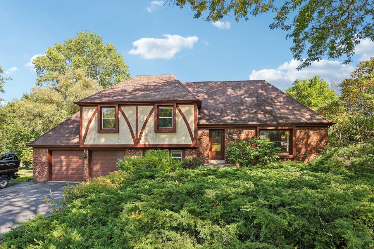 W305N5260 Gail Ln, Hartland, WI 53029