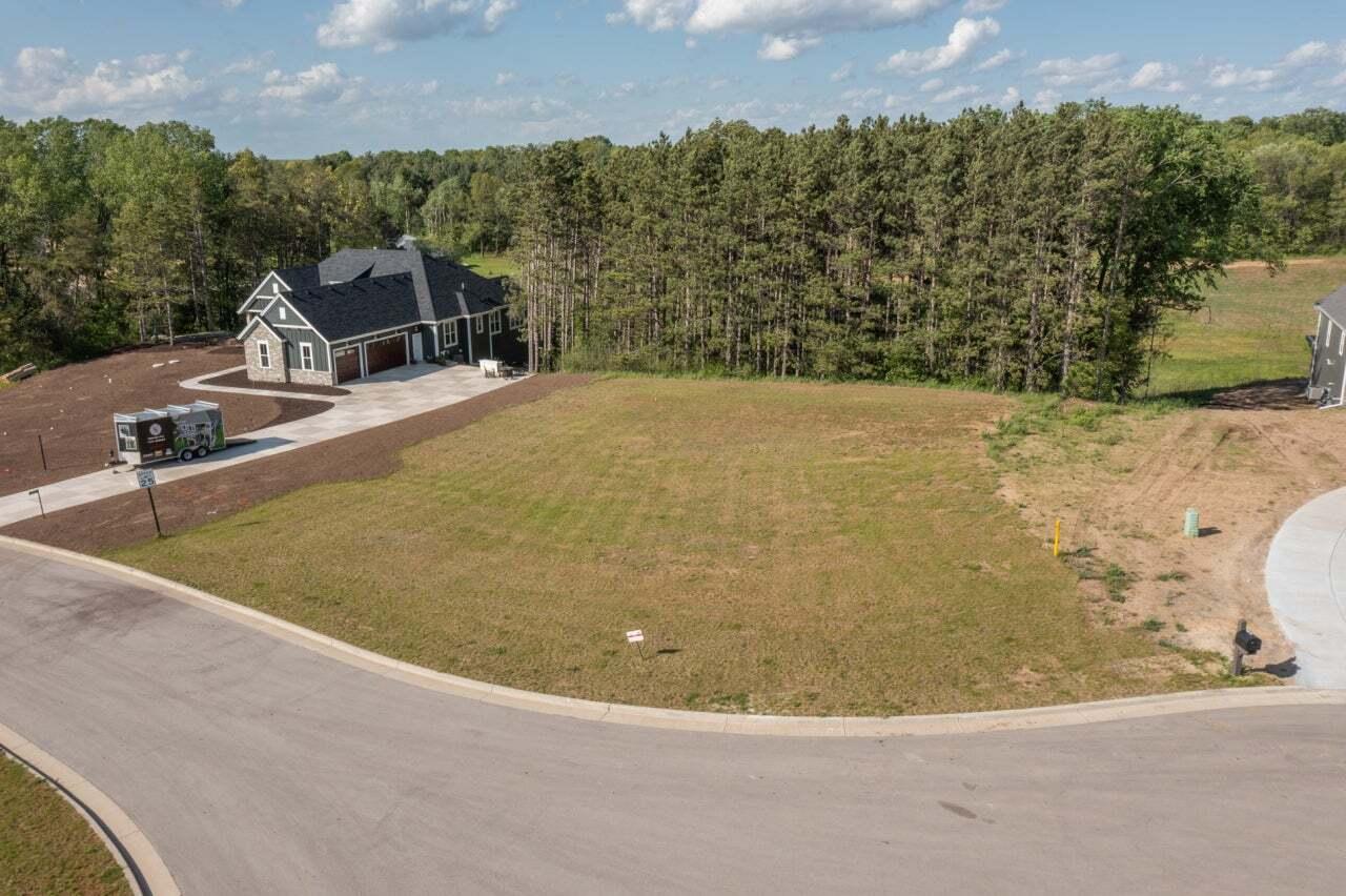 2040 Paradise Hills, Trenton, WI 53095