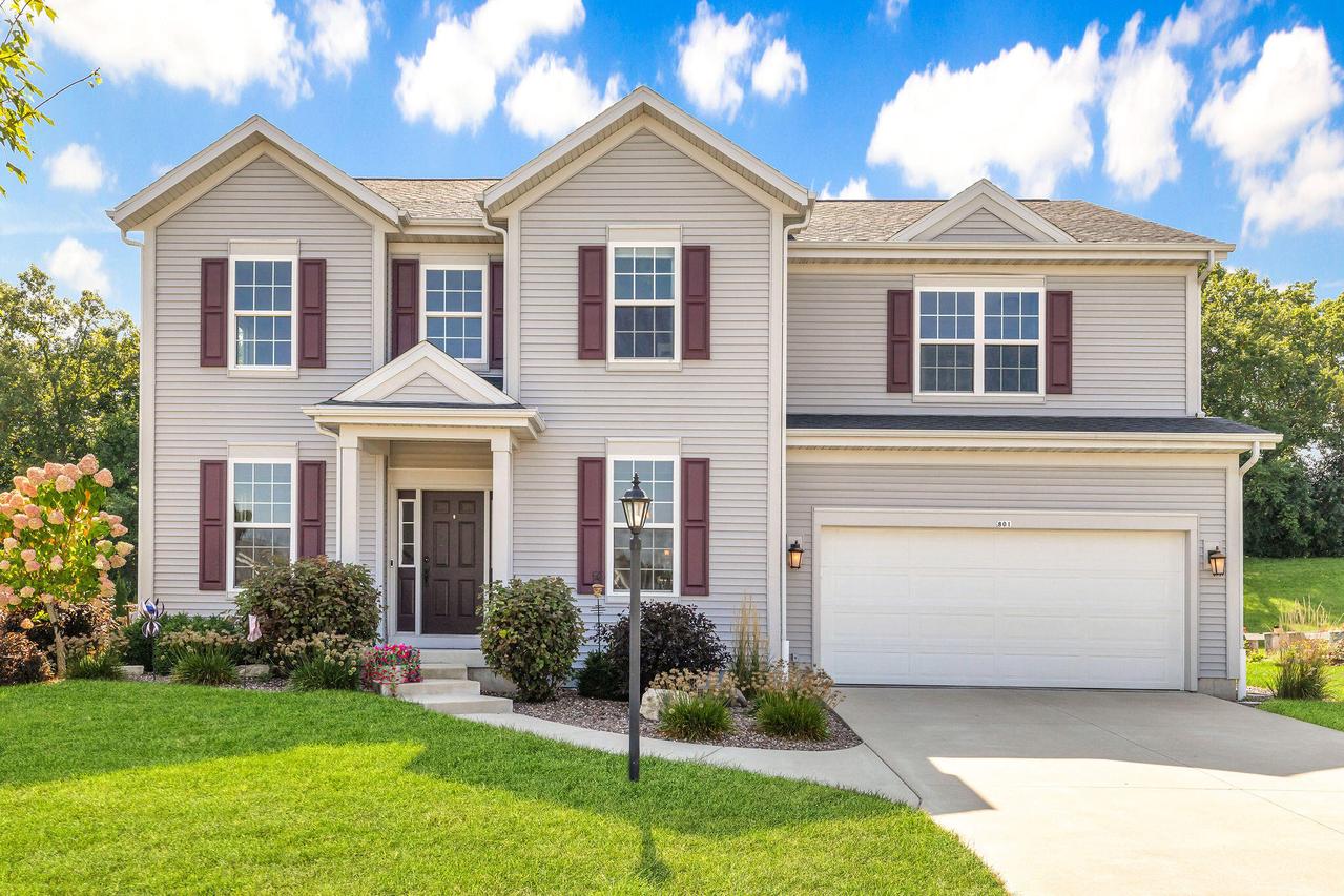 801 Timber Ridge, Waukesha, WI 53189
