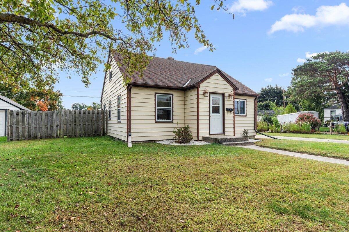 727 S Indiana Ave, West Bend, WI 53095