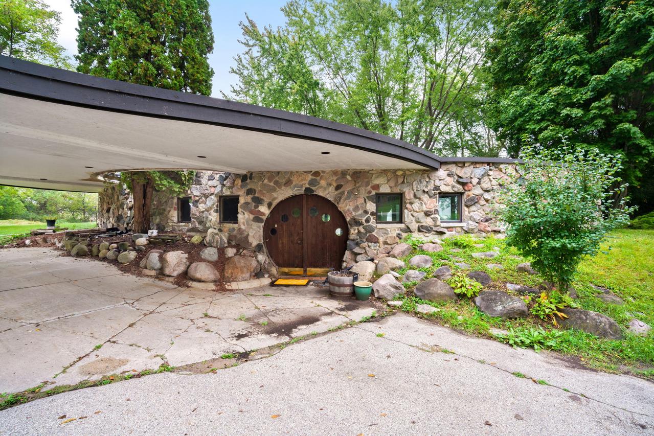3982 Margolis Dr, West Bend, WI 53095