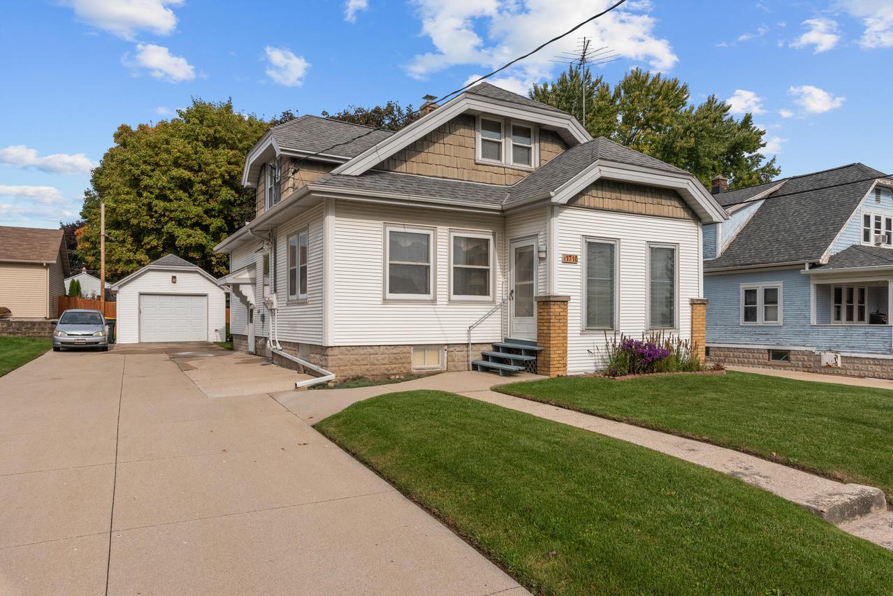 1708 Monroe St #1710, West Bend, WI 53090