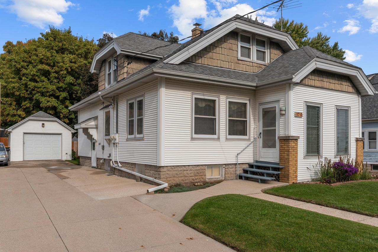 1708 Monroe St #1710, West Bend, WI 53090