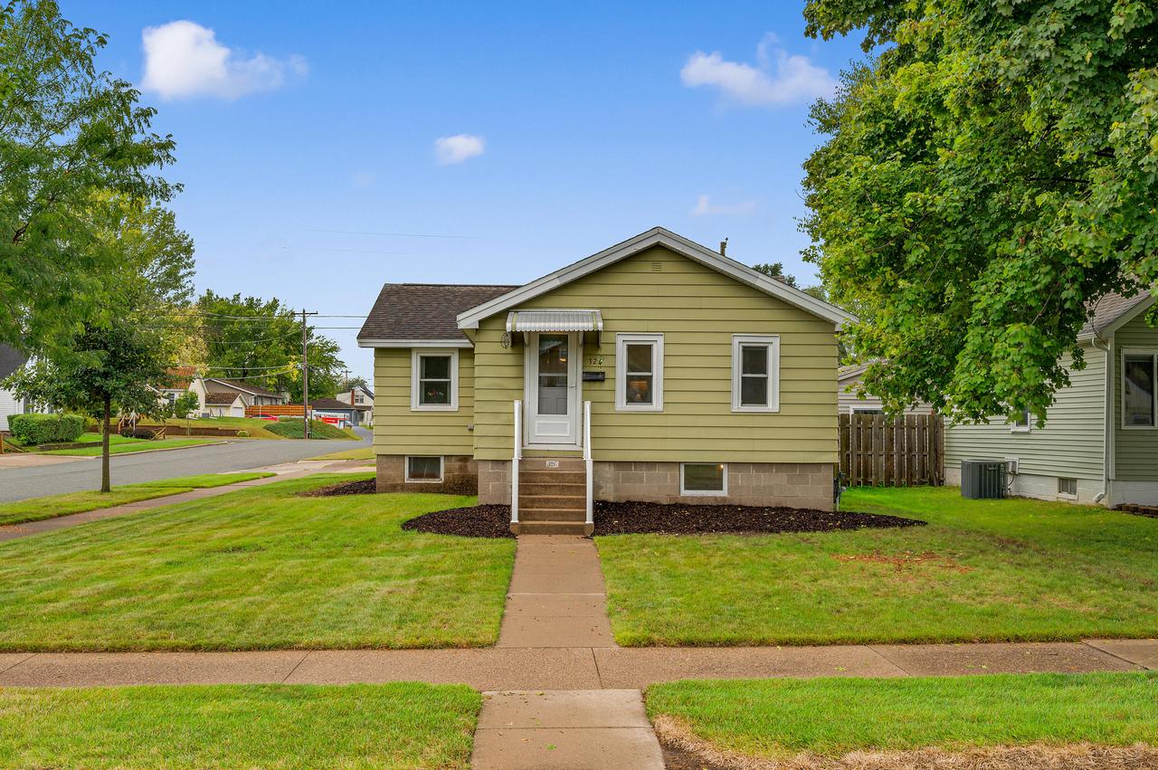 326 9th Ave, Onalaska, WI 54650