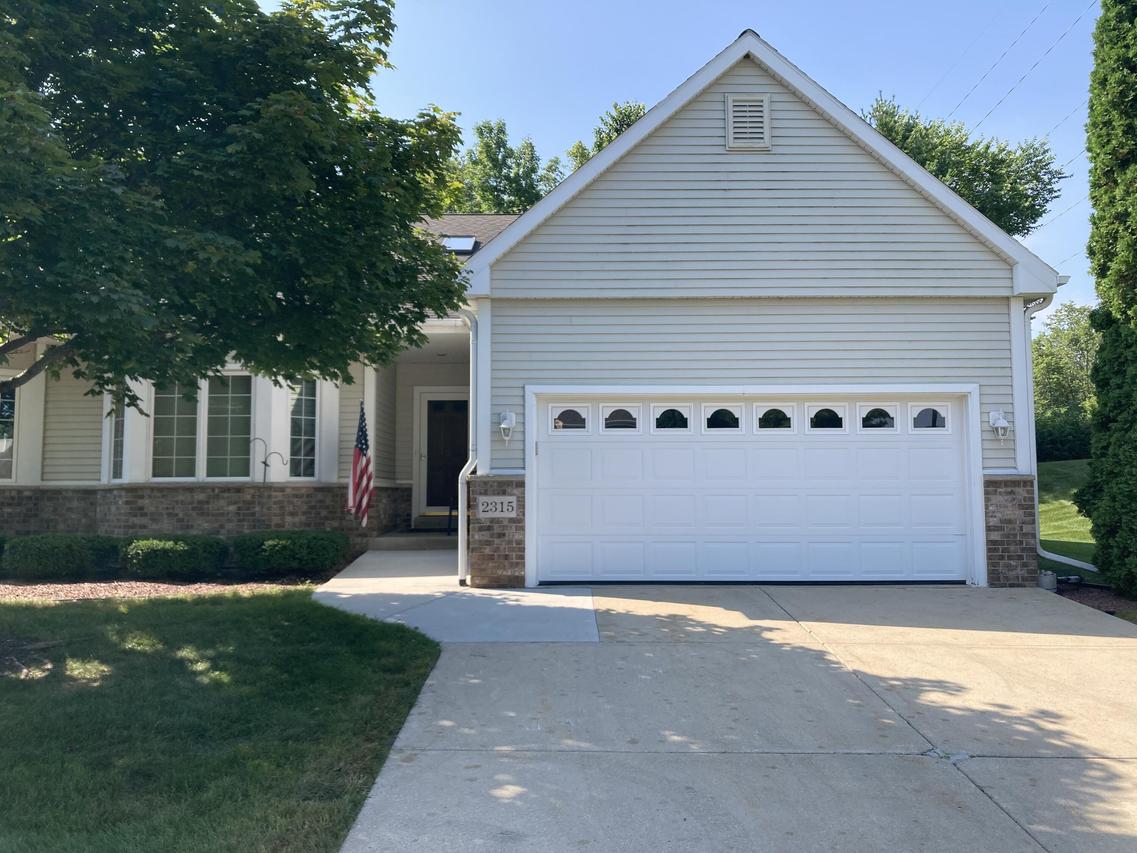 2315 Stoney Ln, Grafton, WI 53024