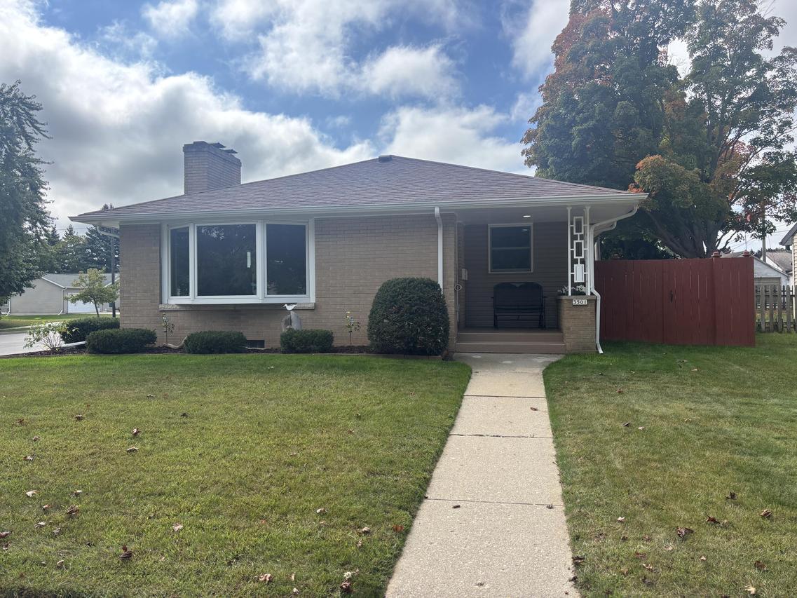 3501 Meadow Ln, Manitowoc, WI 54220