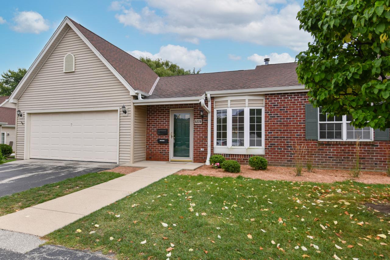 5228 S Hidden Dr, Greenfield, WI 53221