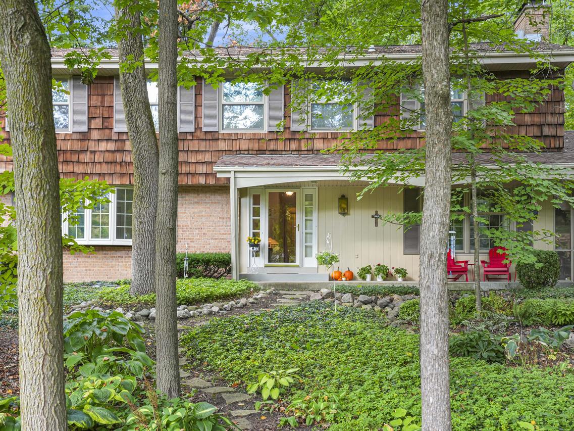 5004 Singing Trees Dr, Caledonia, WI 53406