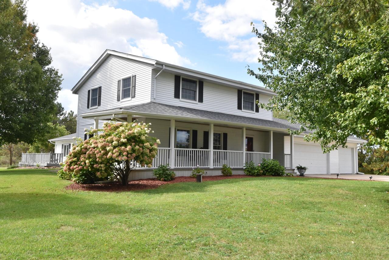 W237S6815 Fernwood Dr, Vernon, WI 53189