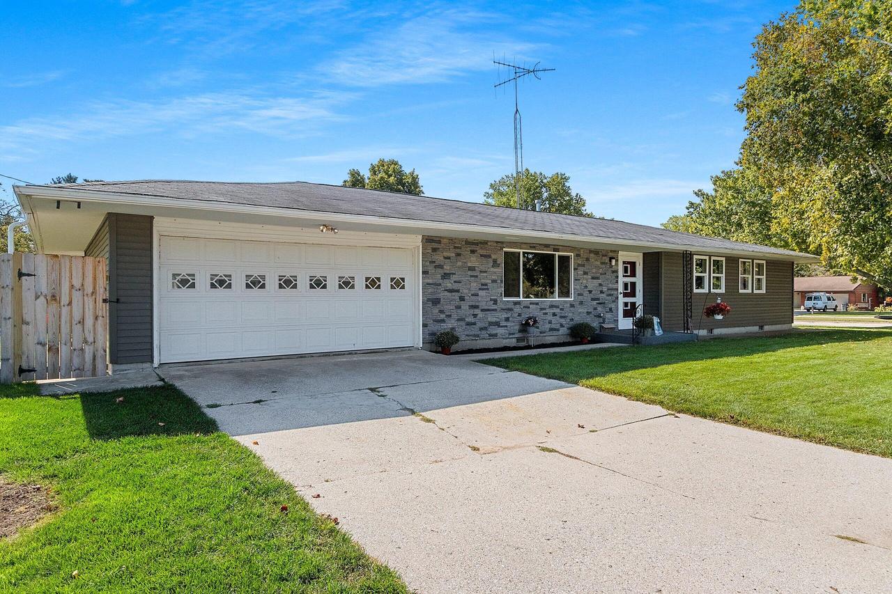 2735 33rd St, Two Rivers, WI 54241