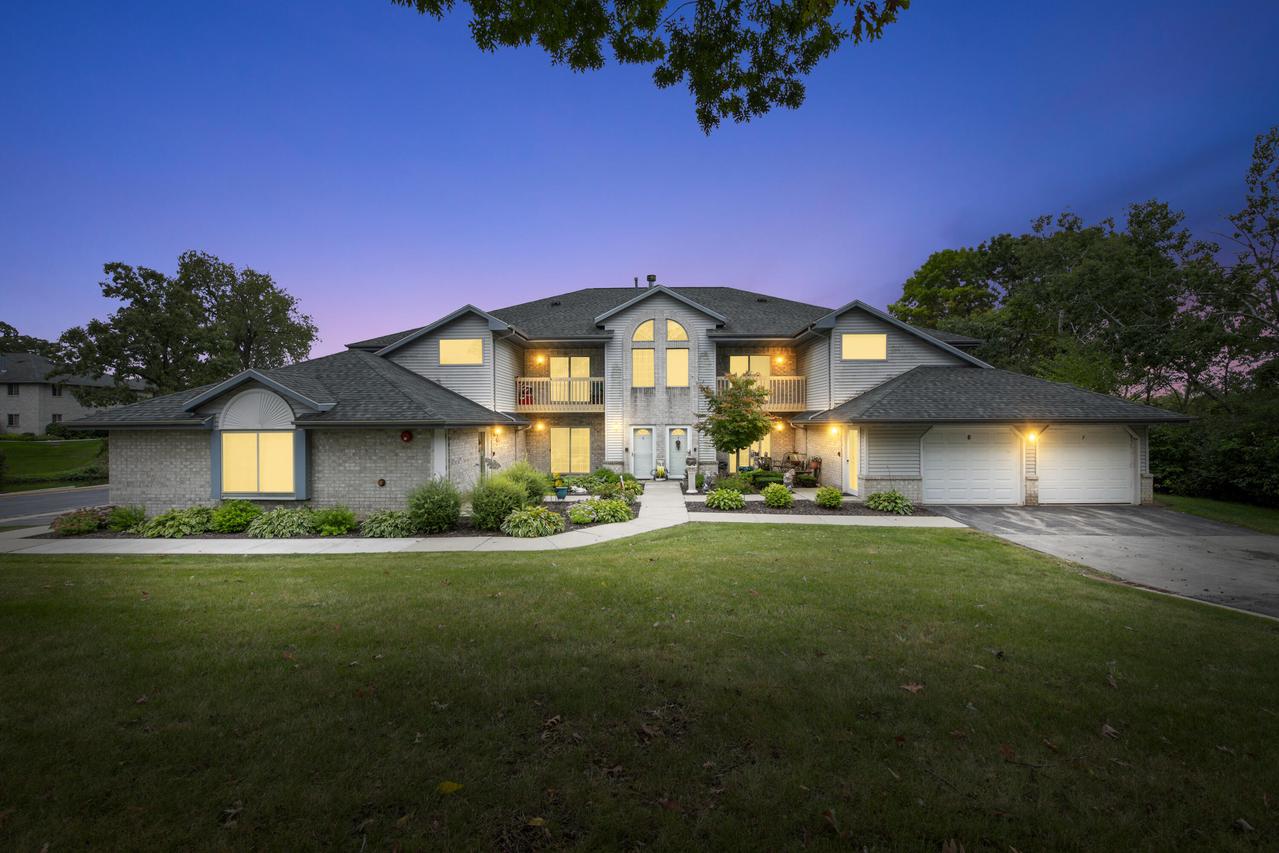 9448 W Loomis Rd #6, Franklin, WI 53132