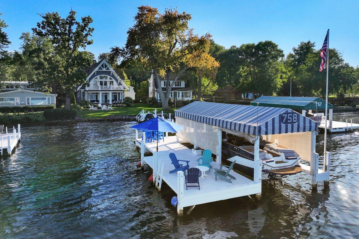 W3240 Park Dr, Linn, WI 53147