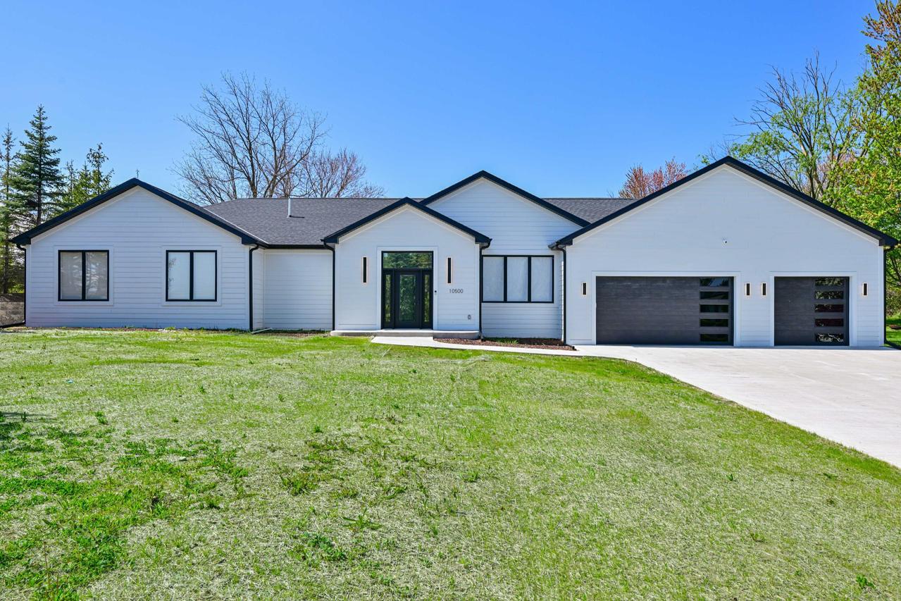 10500 W Vera Ave, Milwaukee, WI 53224