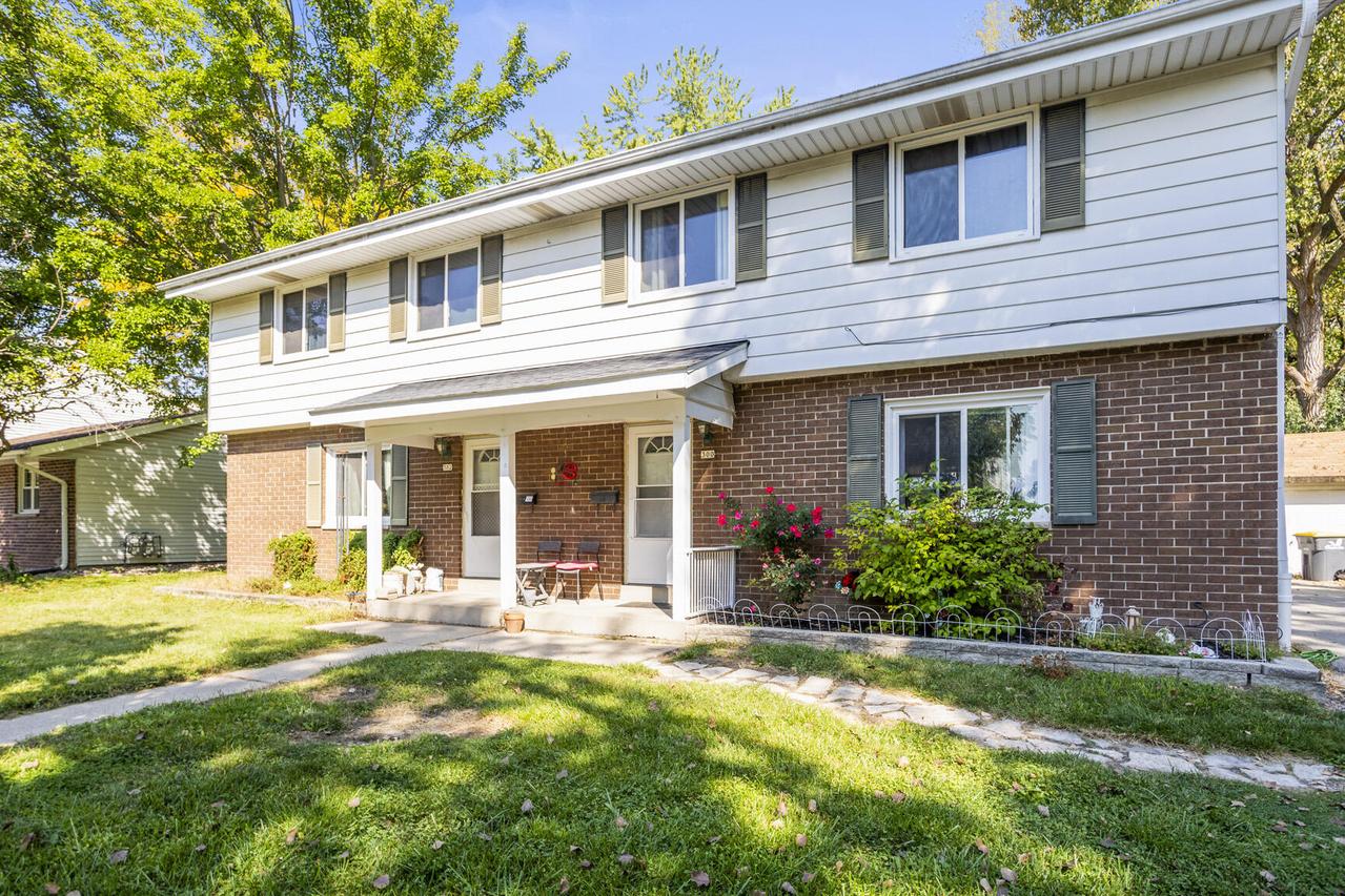 300 Darlene Dr #302, Waukesha, WI 53189