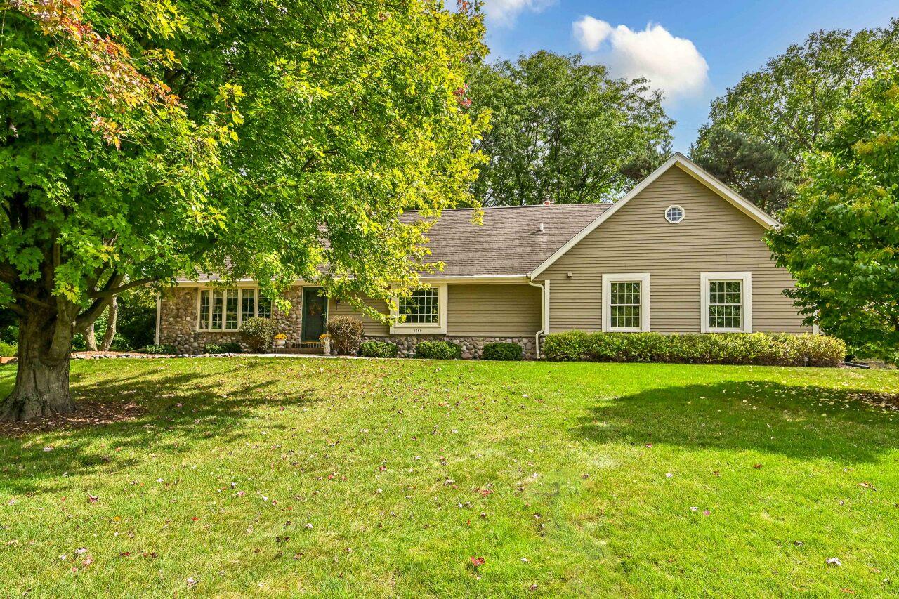 1660 Constitution Dr, Brookfield, WI 53045